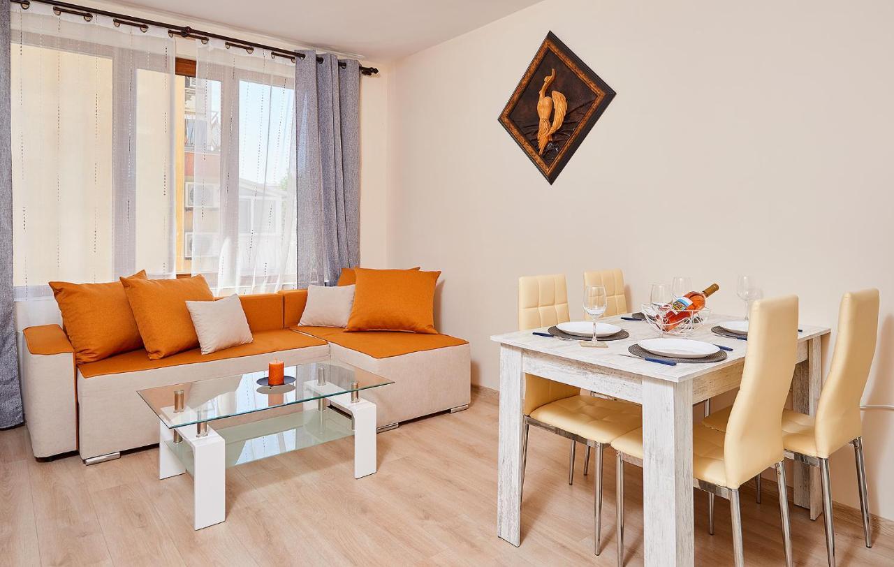 Art Apartments In Pomorie Exteriör bild